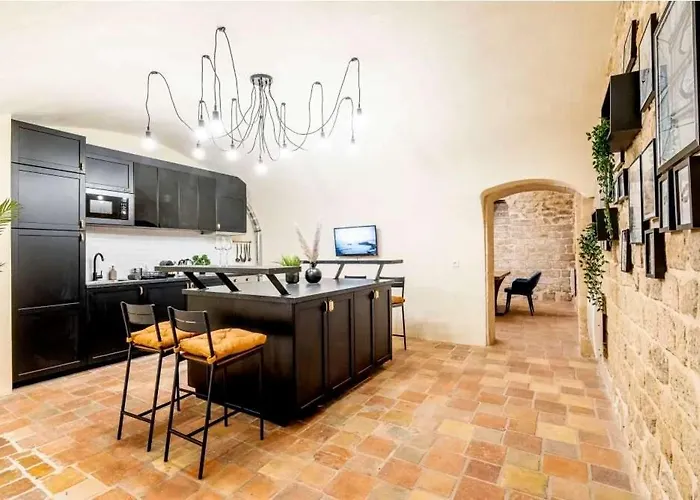 Апартаменты Keyz - Spacious 2bd In The Heart Of Le Marais Париж